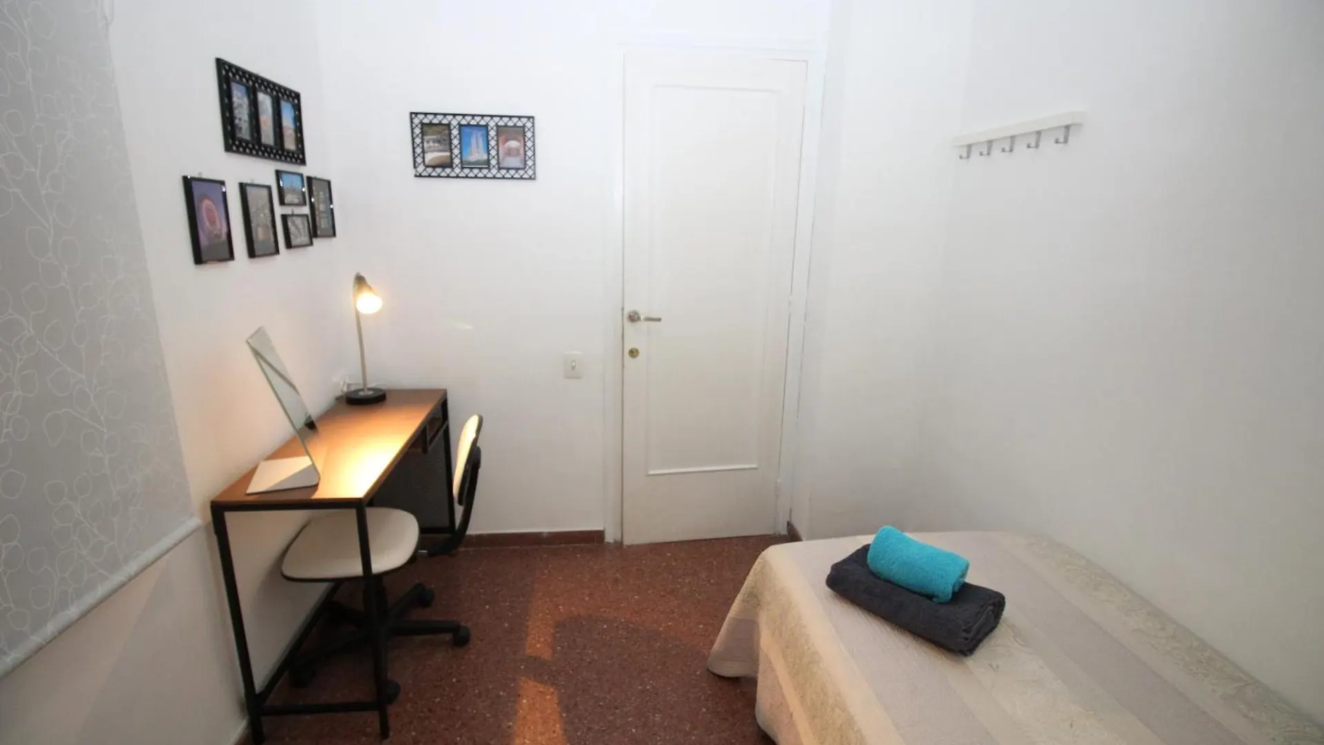 Habitaciones Viladomat Barcelona 0*,  Spanien